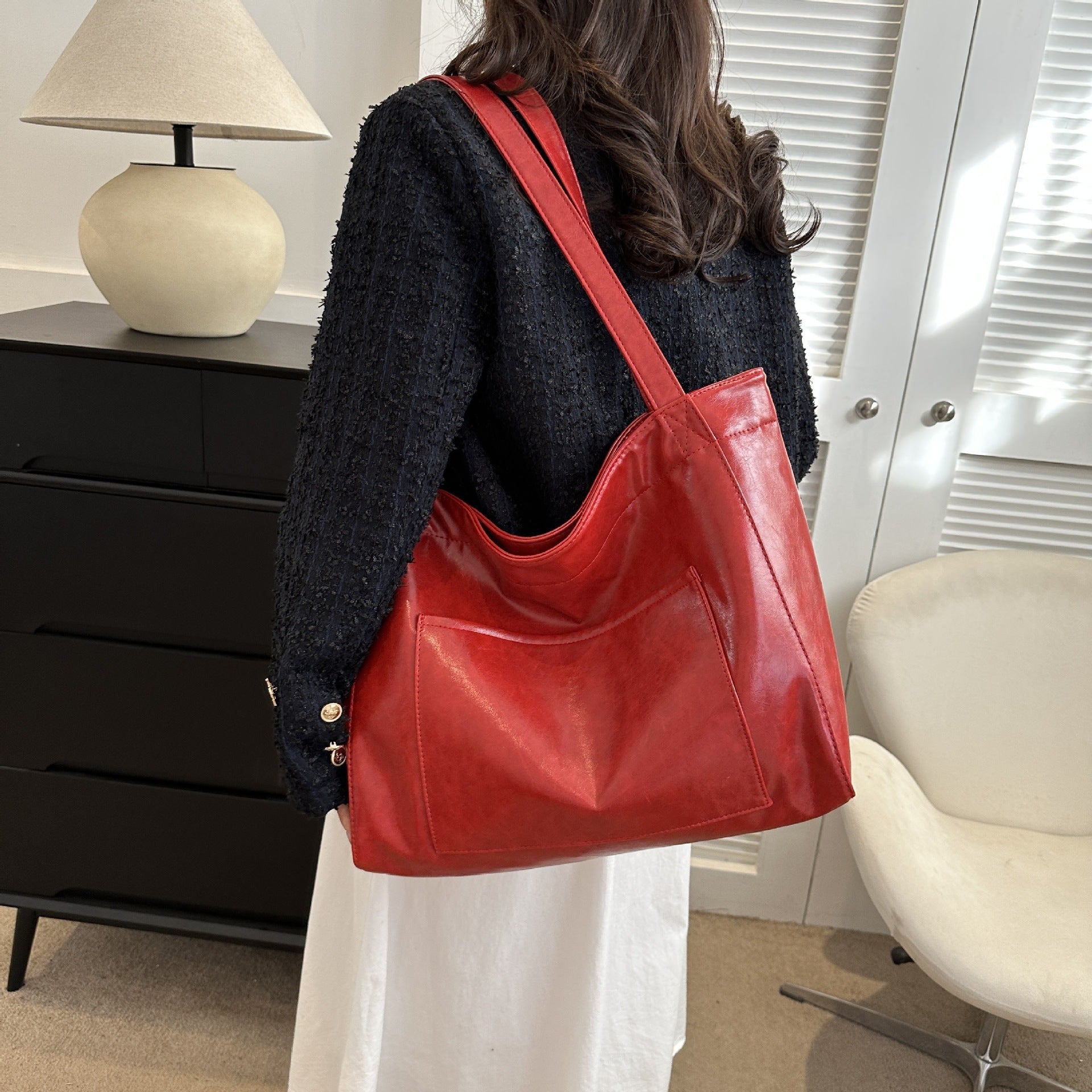 Soft Leather Retro Oil Waxed Leather Large Capacity Shoulder Bag